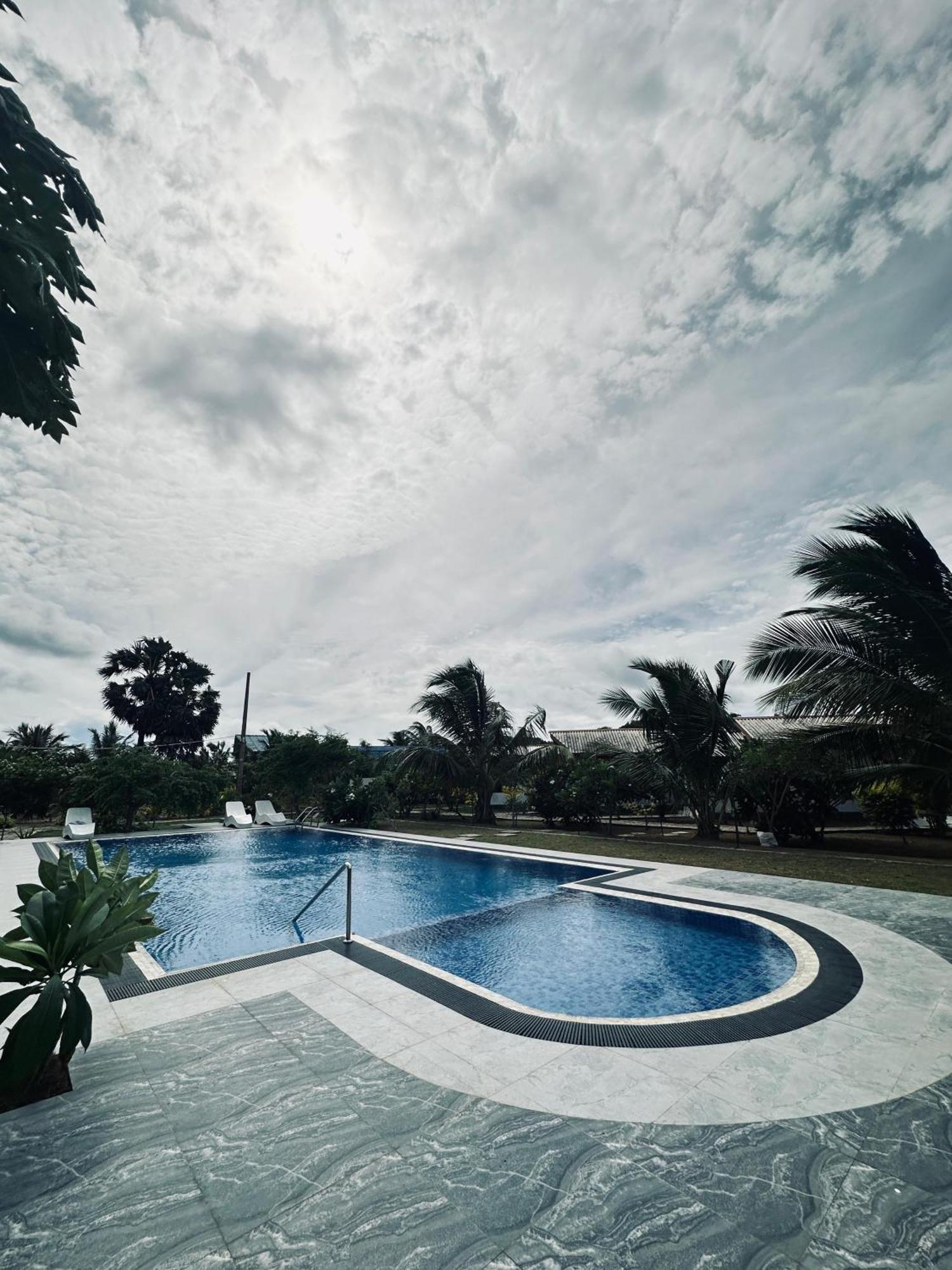 Surfing Beach Nilaveli Trincomalee Exterior photo